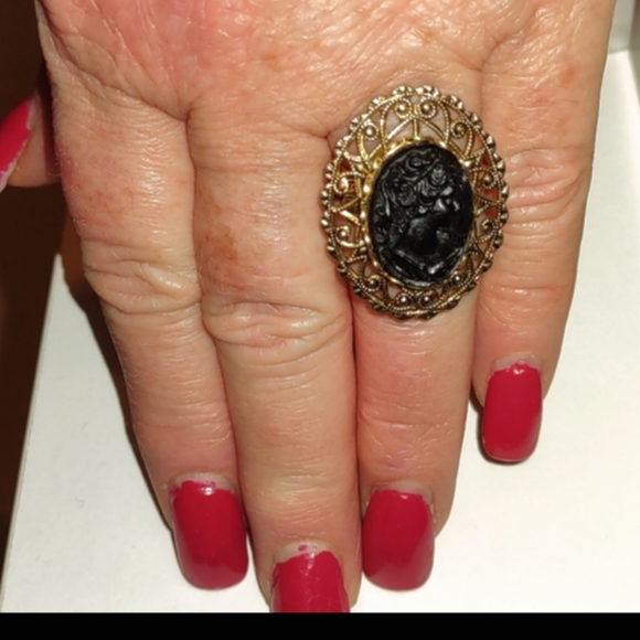 Victorian Black Faced Cameo Pendant + FREE Ring - Picture 6 of 17